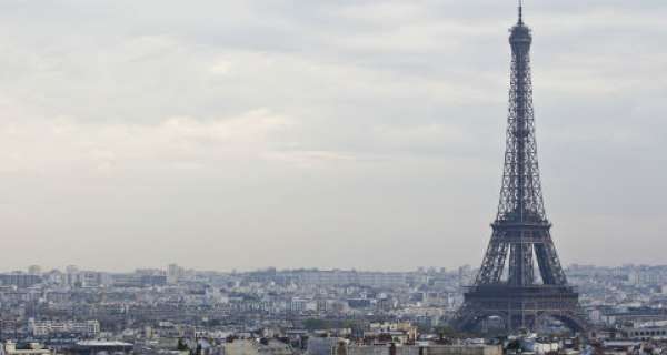 Turbinas eólicas sobre la torre Eiffel